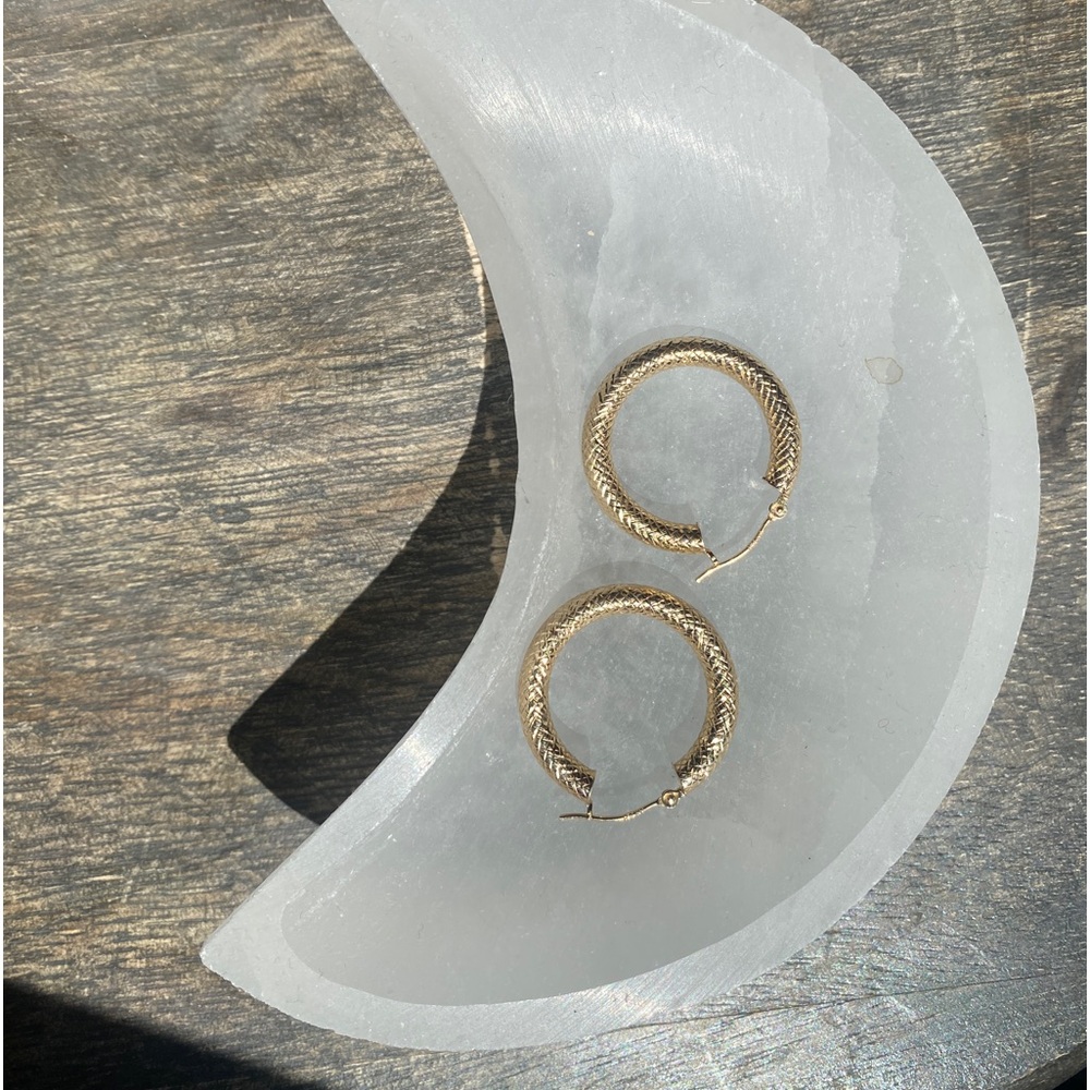 ✨Brand new 14k gold hoops💫. 1.83 grams of 14k yellow gold💫✨luxury